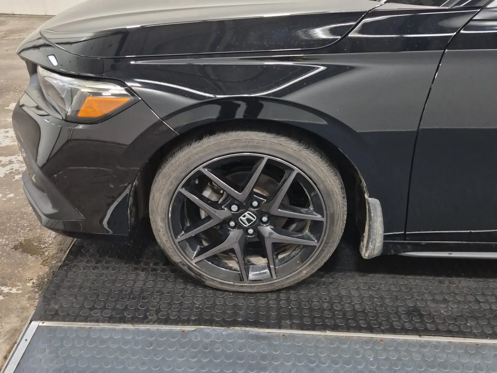 Front driver wheel/tire photo