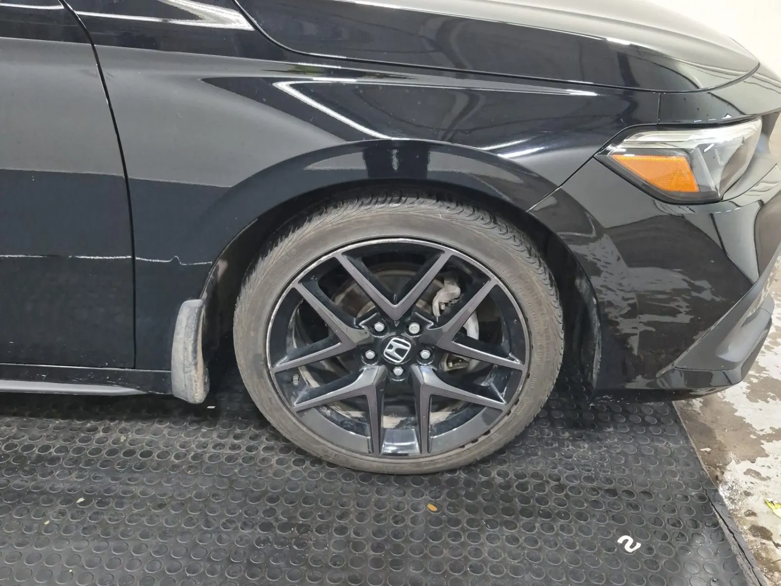 Right Front Wheel/Tire Photo