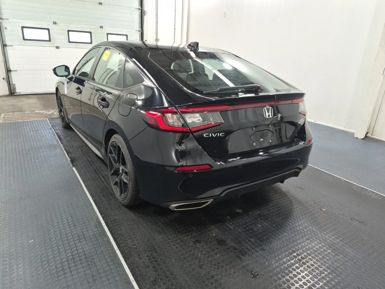 Driver Rear 3/4 Photo