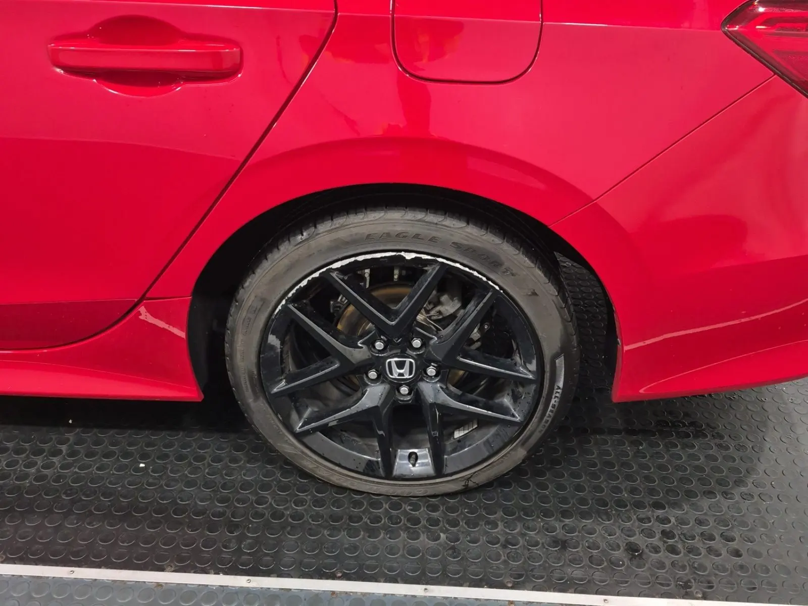 Left Rear Wheel/Tire Photo