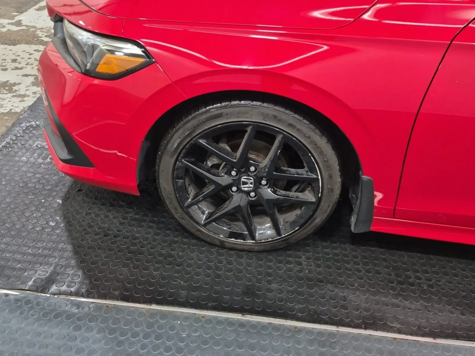 Front driver wheel/tire photo