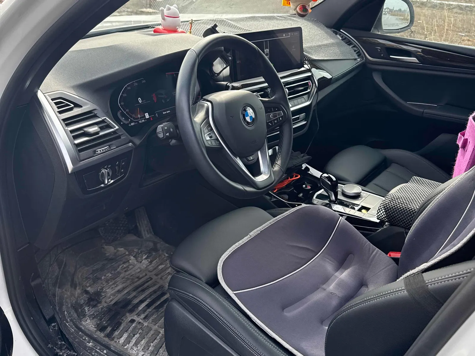 Interior driver side