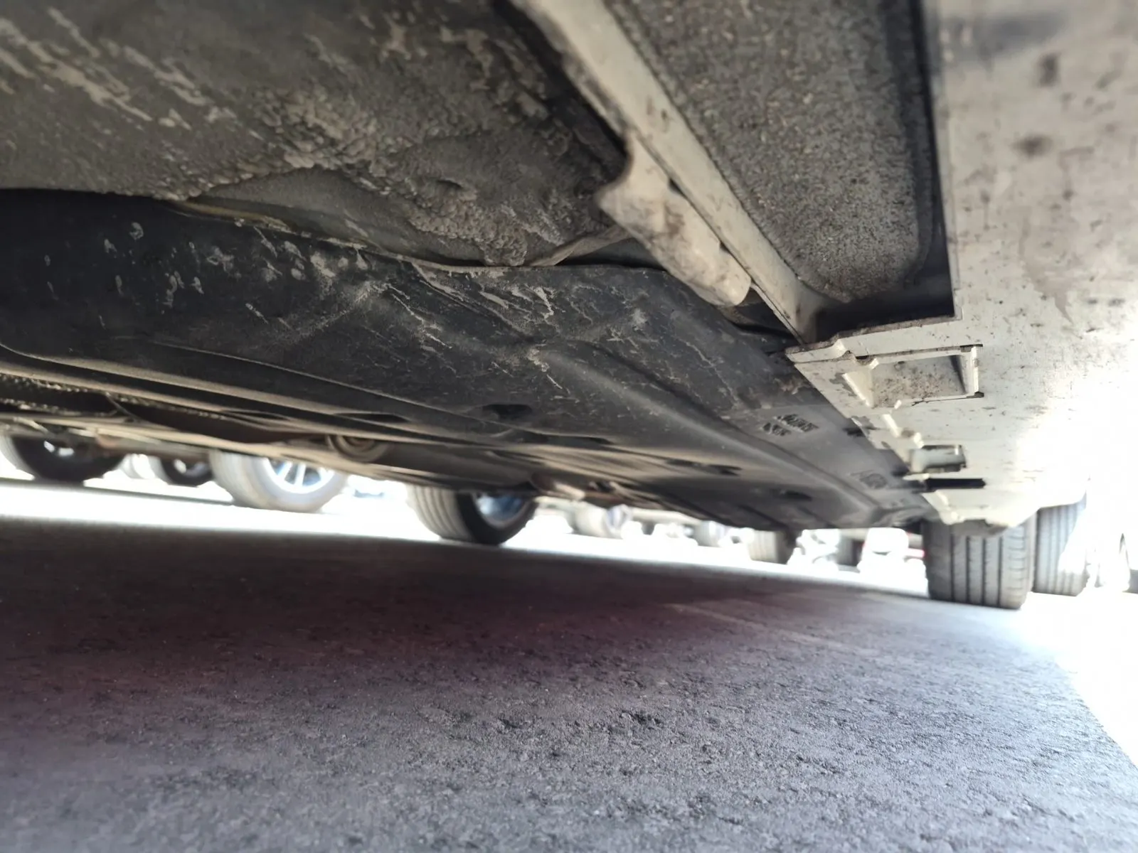 Undercarriage - Driver Photo