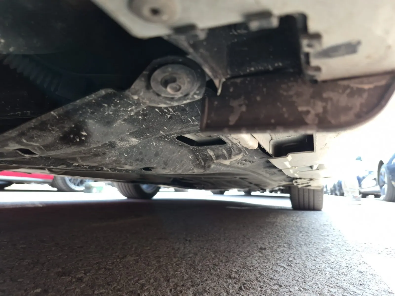 Undercarriage - Passenger Photo