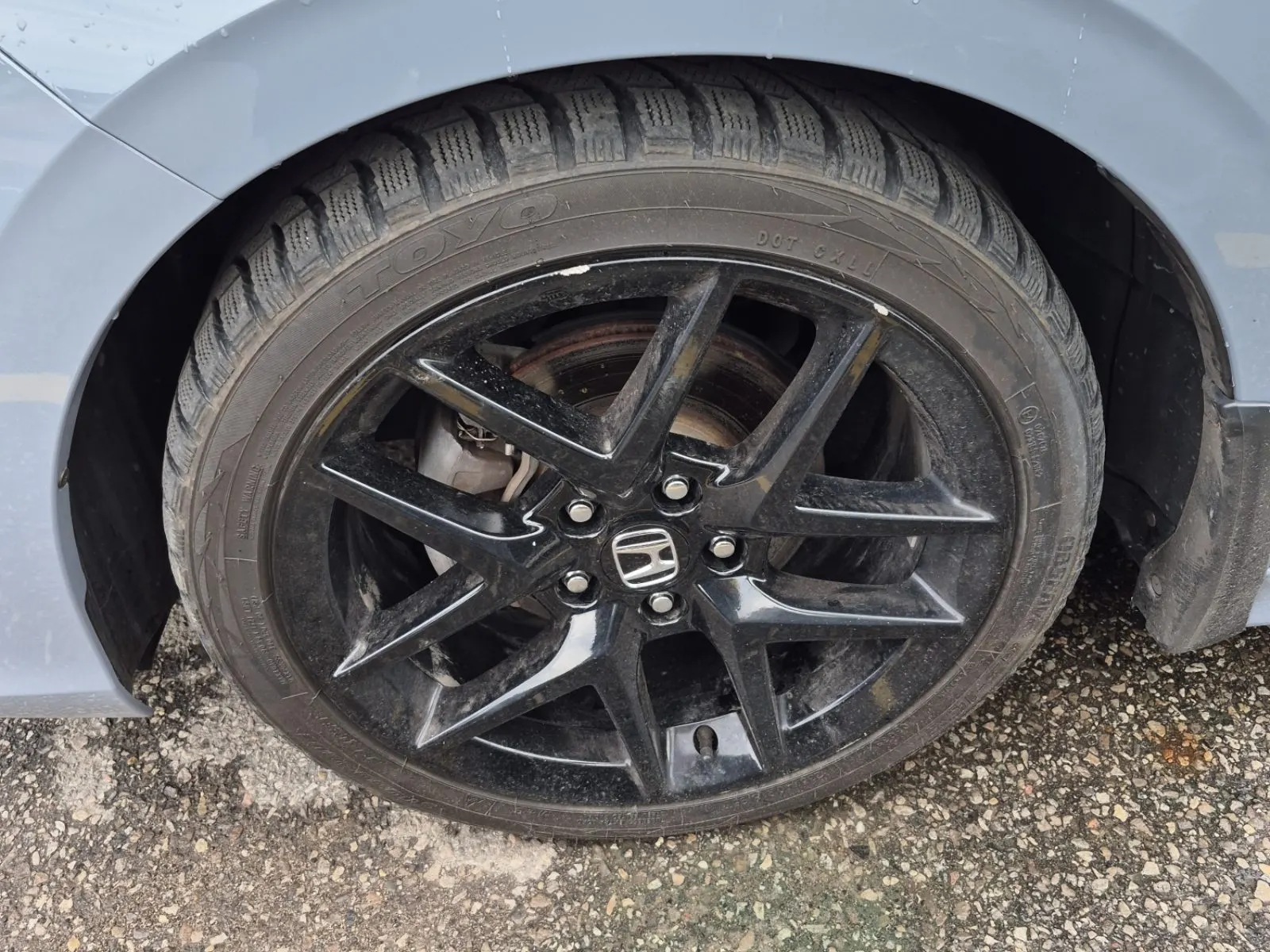 Front driver wheel/tire photo