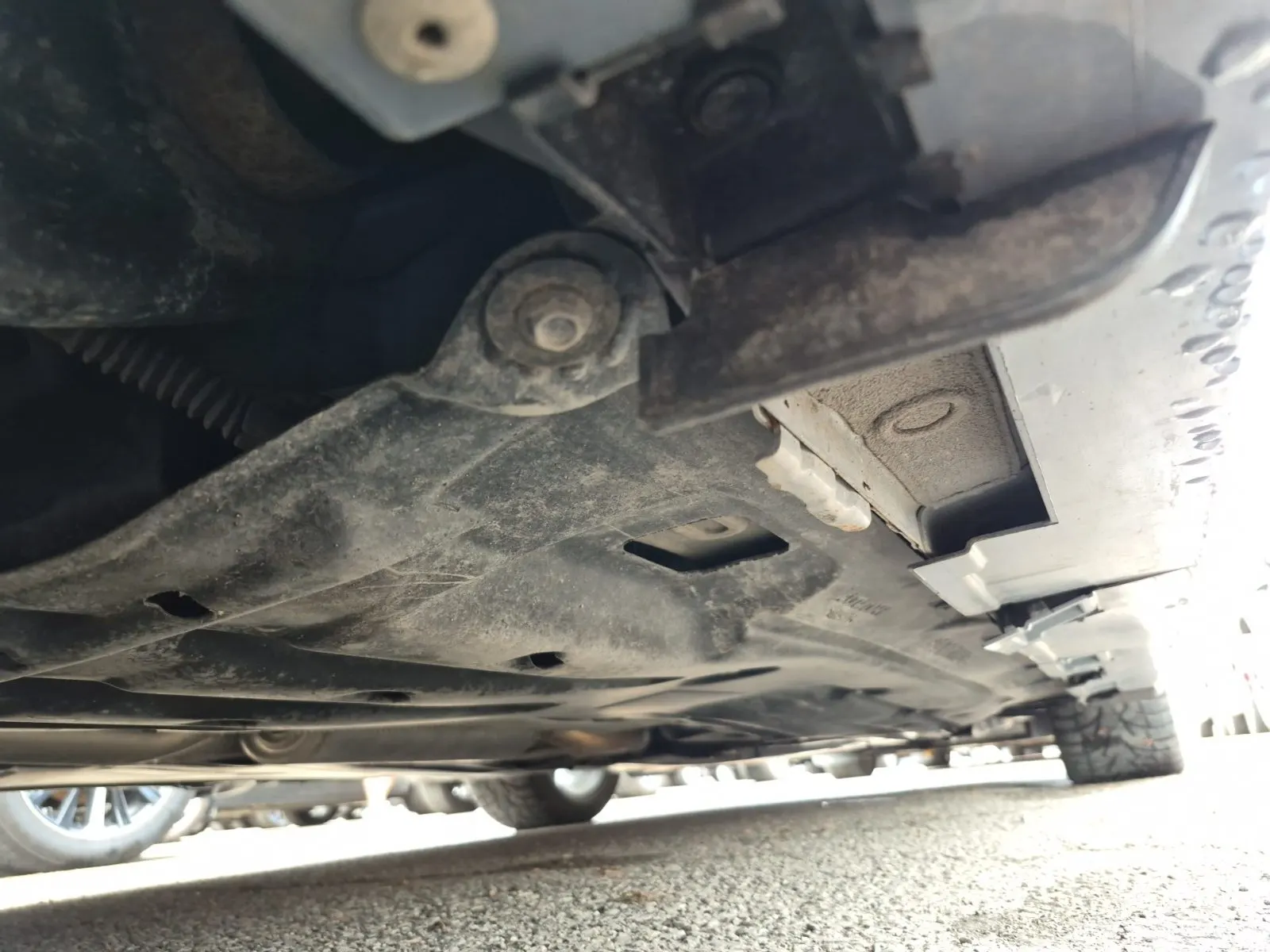 Undercarriage - Passenger Photo