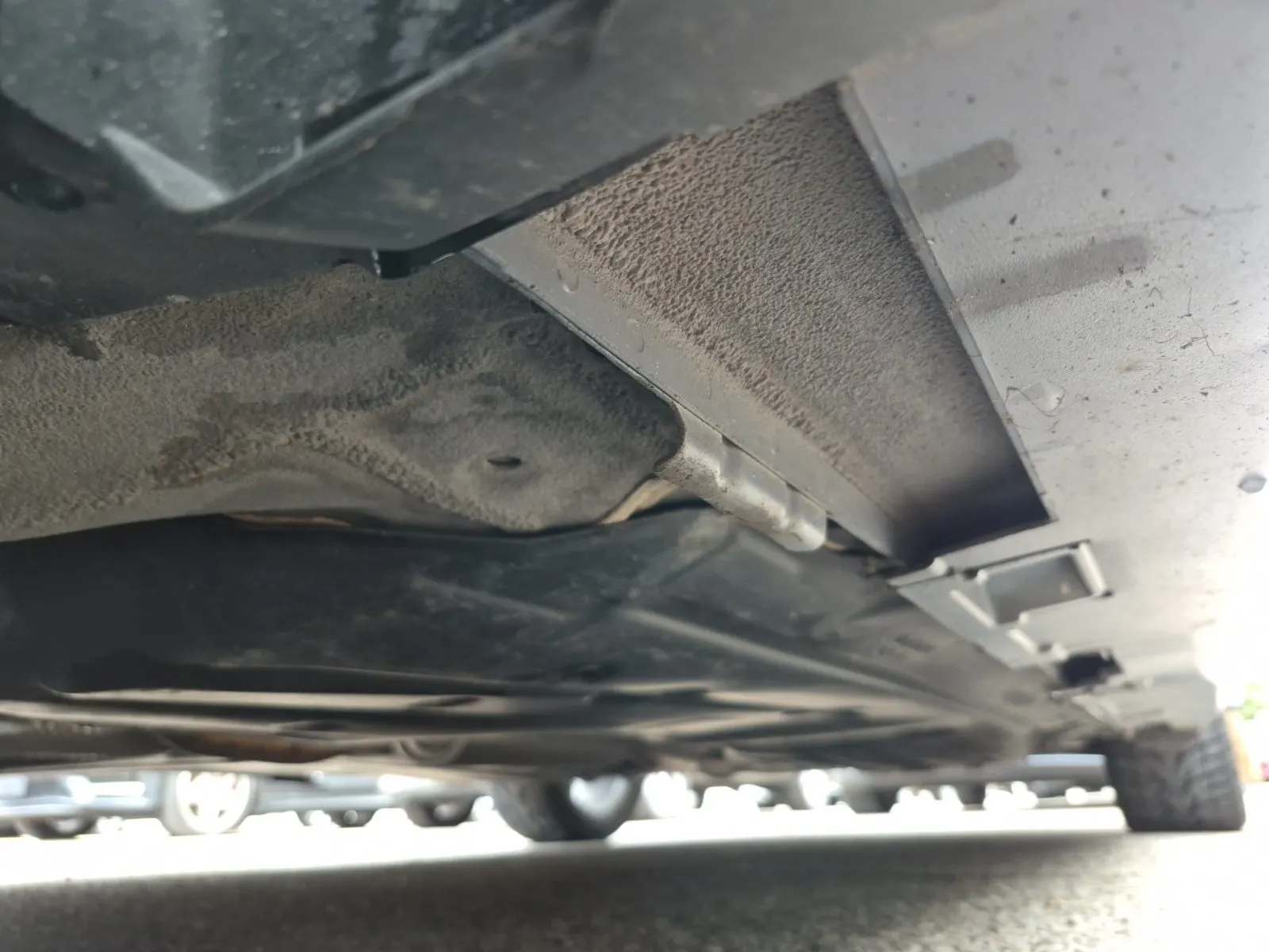 Undercarriage - Driver Photo