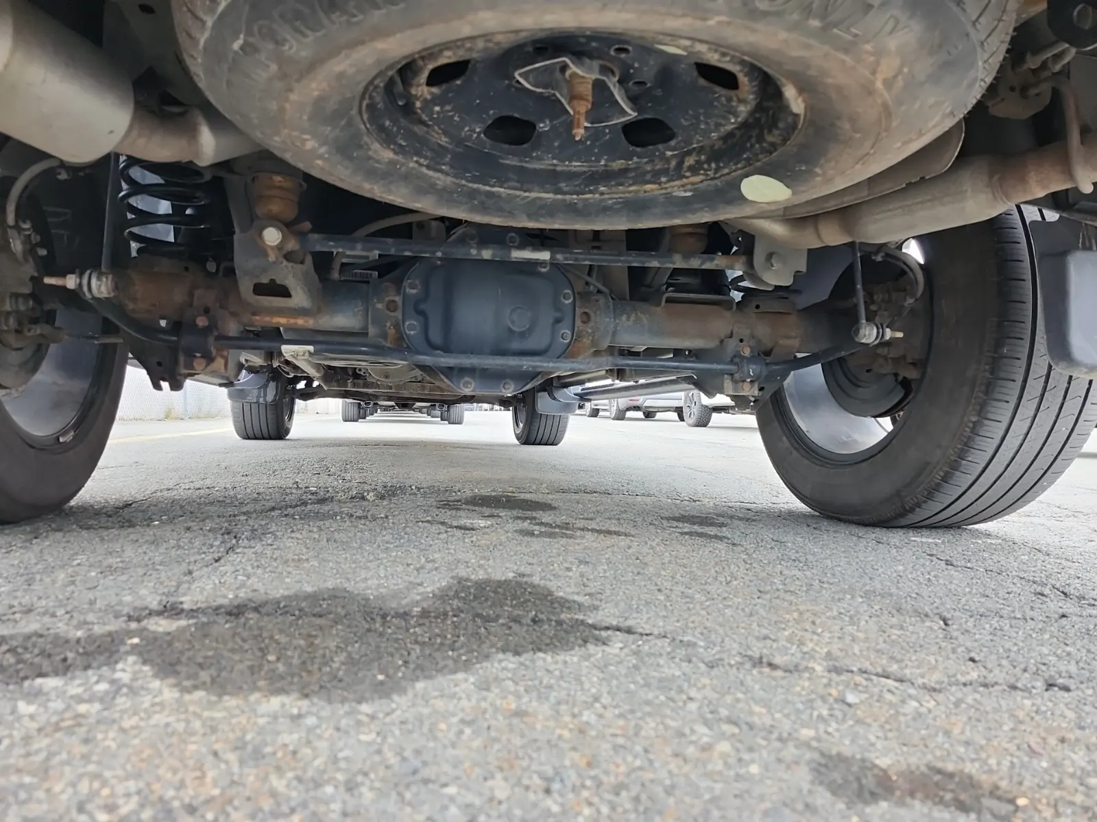 Undercarriage - Rear Photo