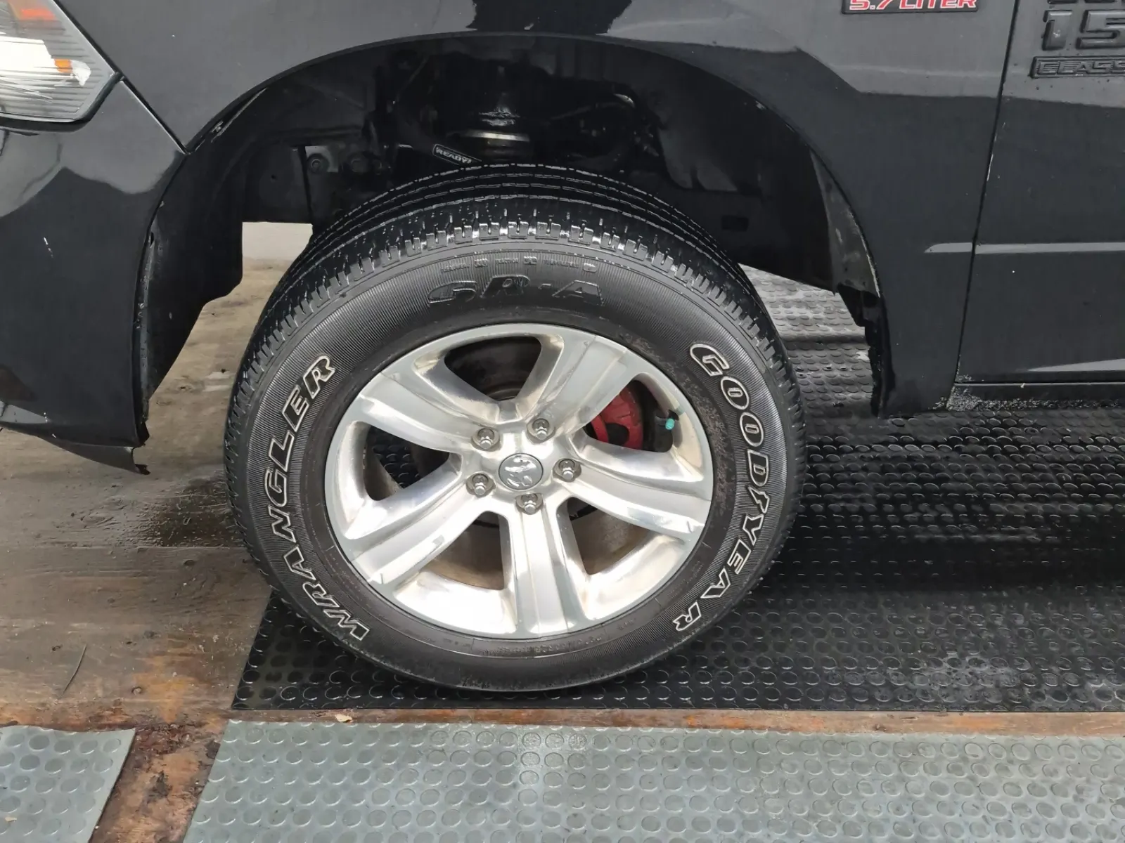 Front driver wheel/tire photo