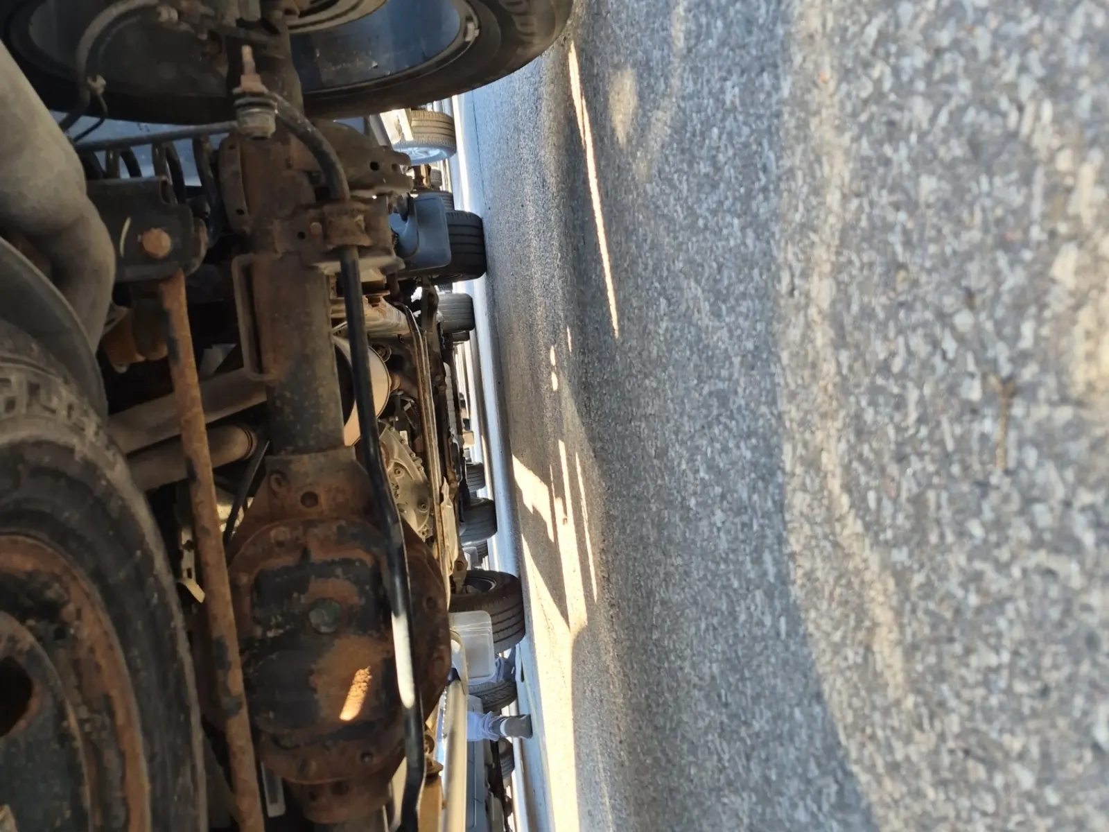 Undercarriage - Rear Photo