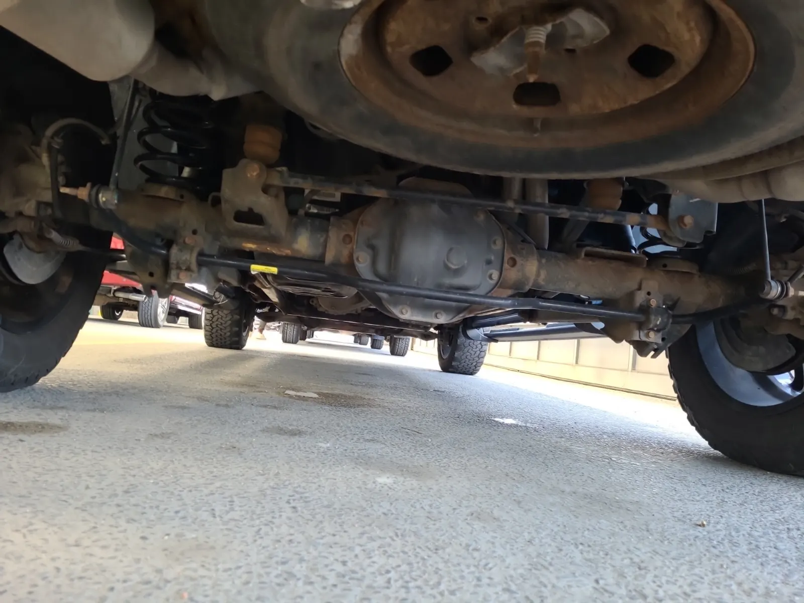 Undercarriage - Rear Photo