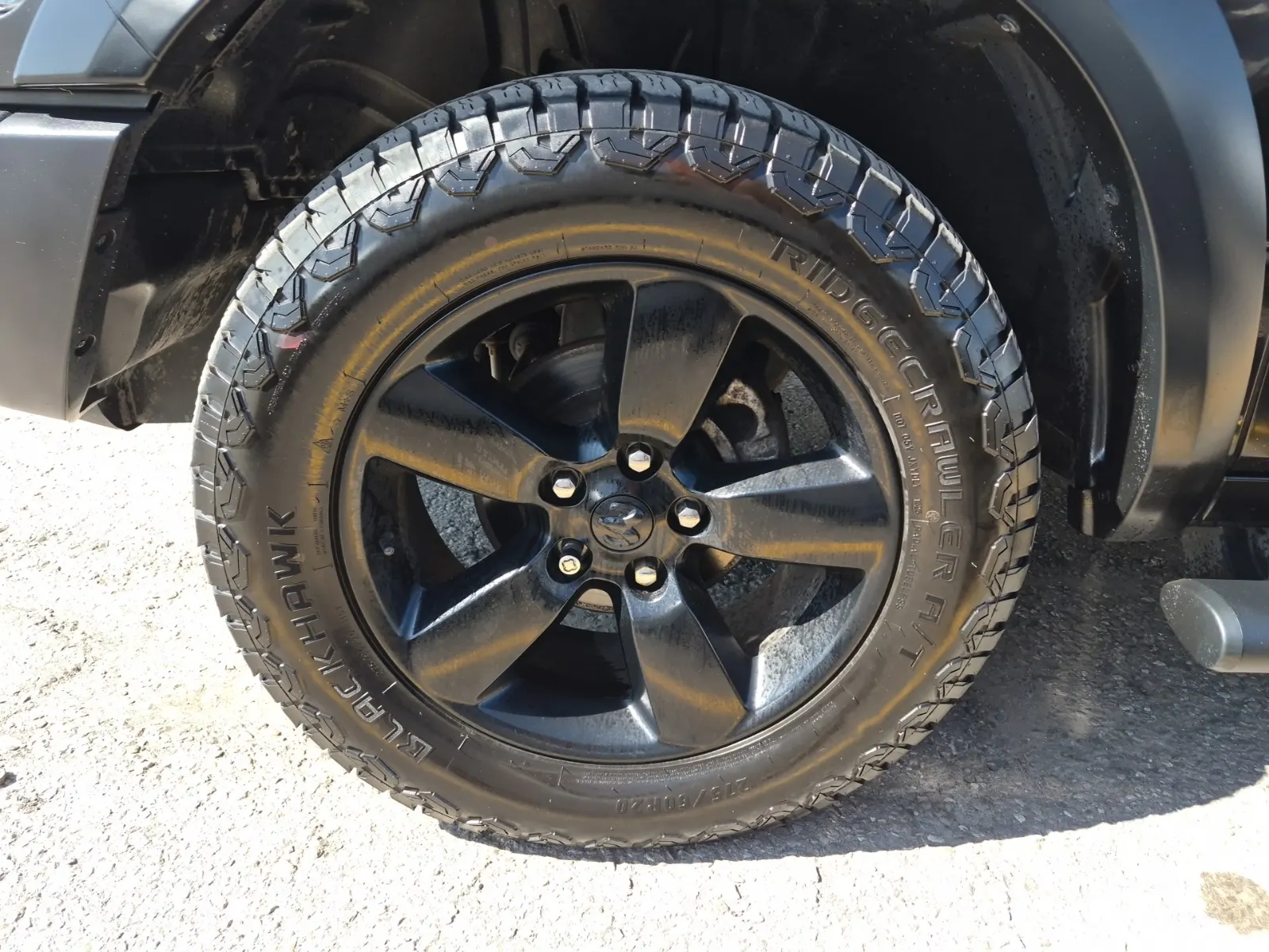 Front driver wheel/tire photo