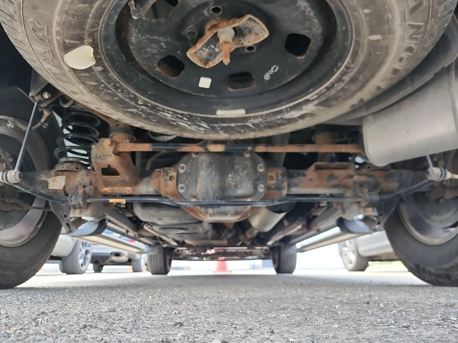 Undercarriage - Rear Photo