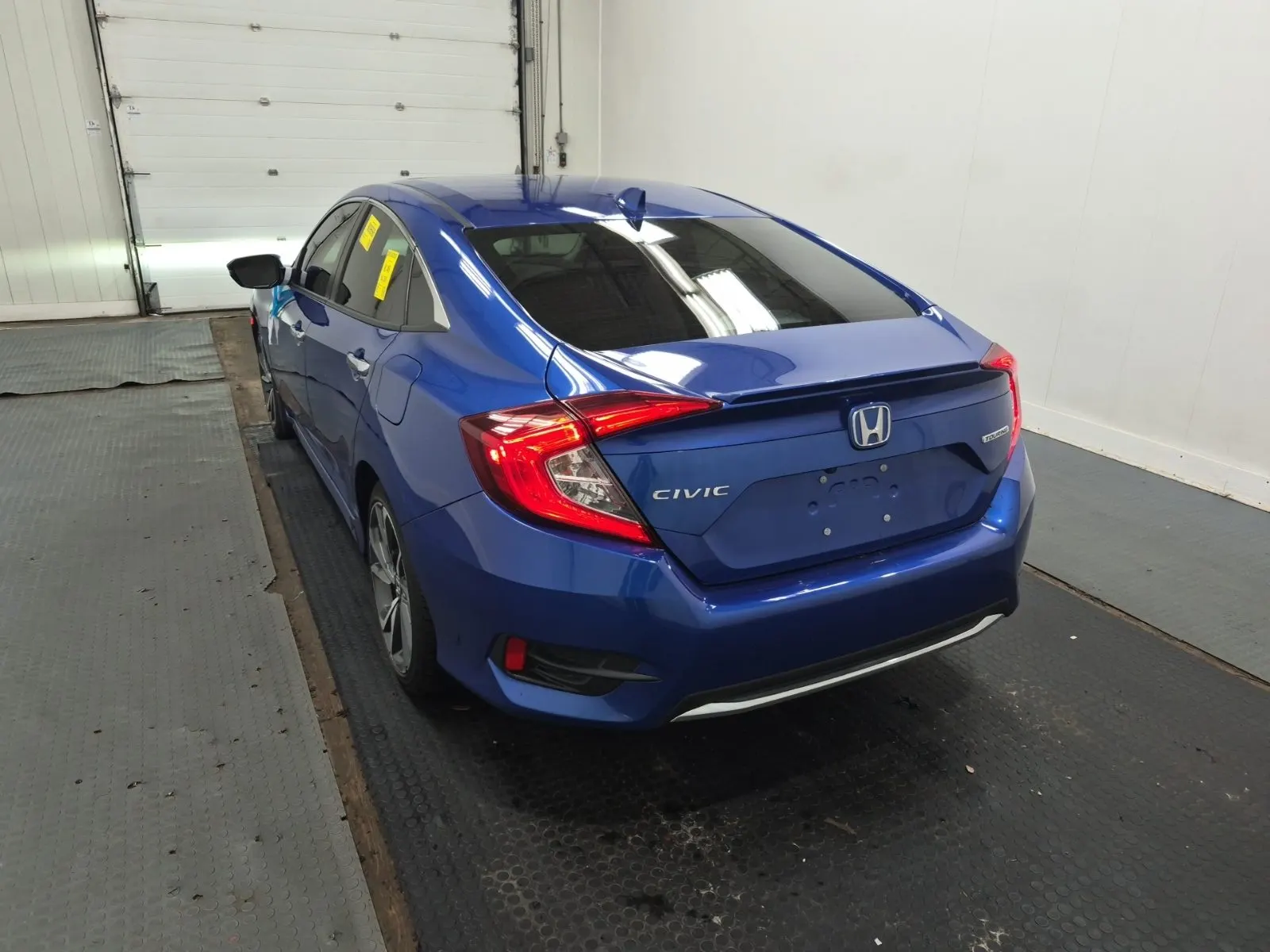 Driver Rear 3/4 Photo