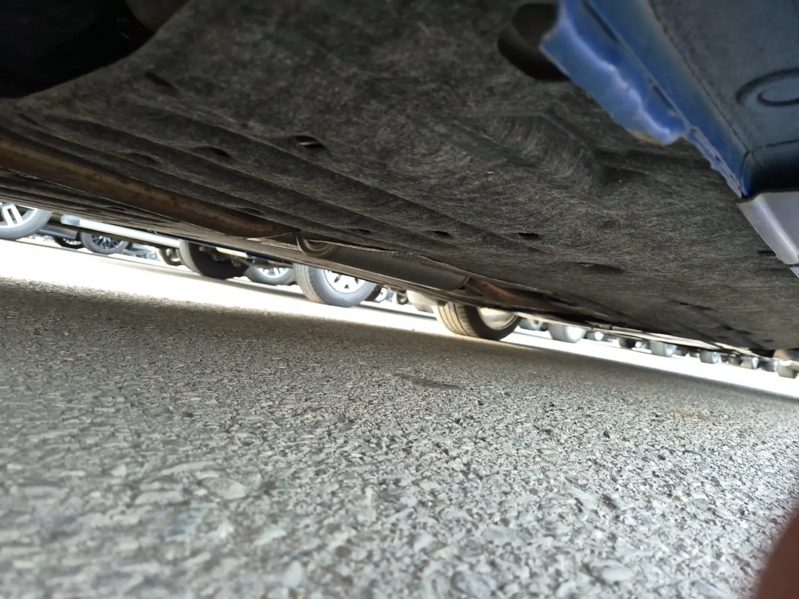 Undercarriage - Passenger Photo