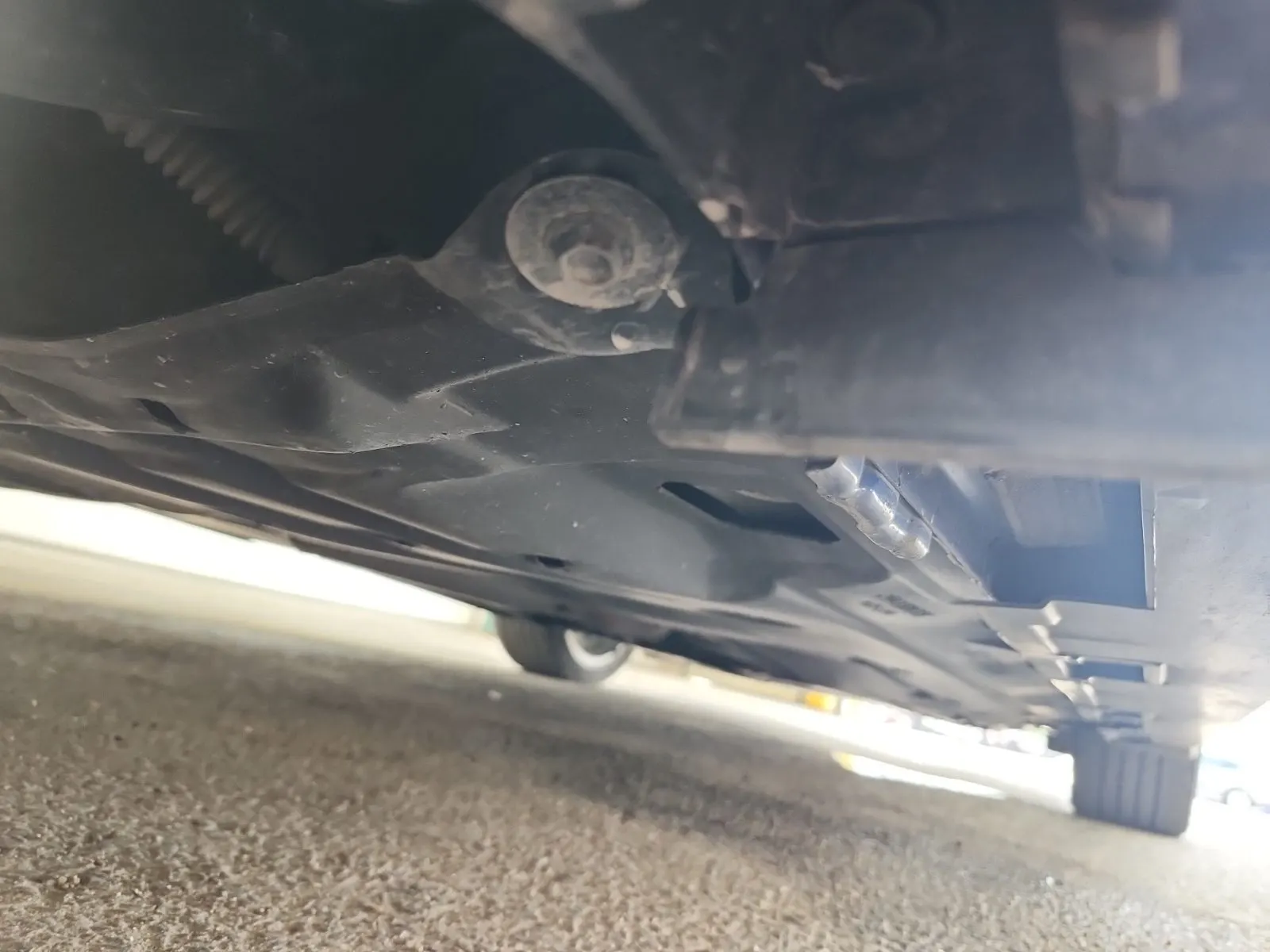 Undercarriage - Passenger Photo