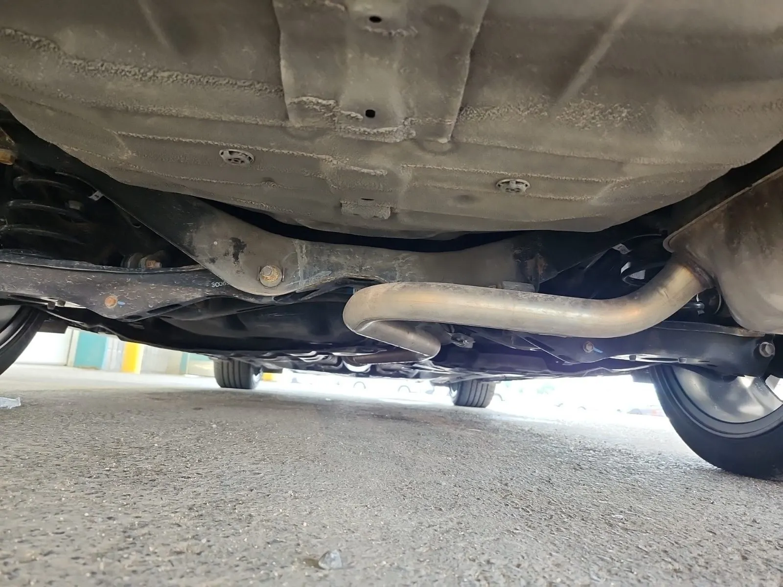 Undercarriage - Rear Photo