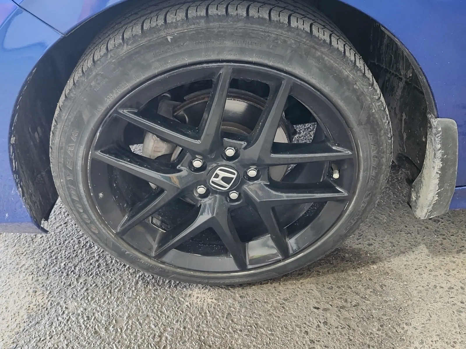 Front driver wheel/tire photo