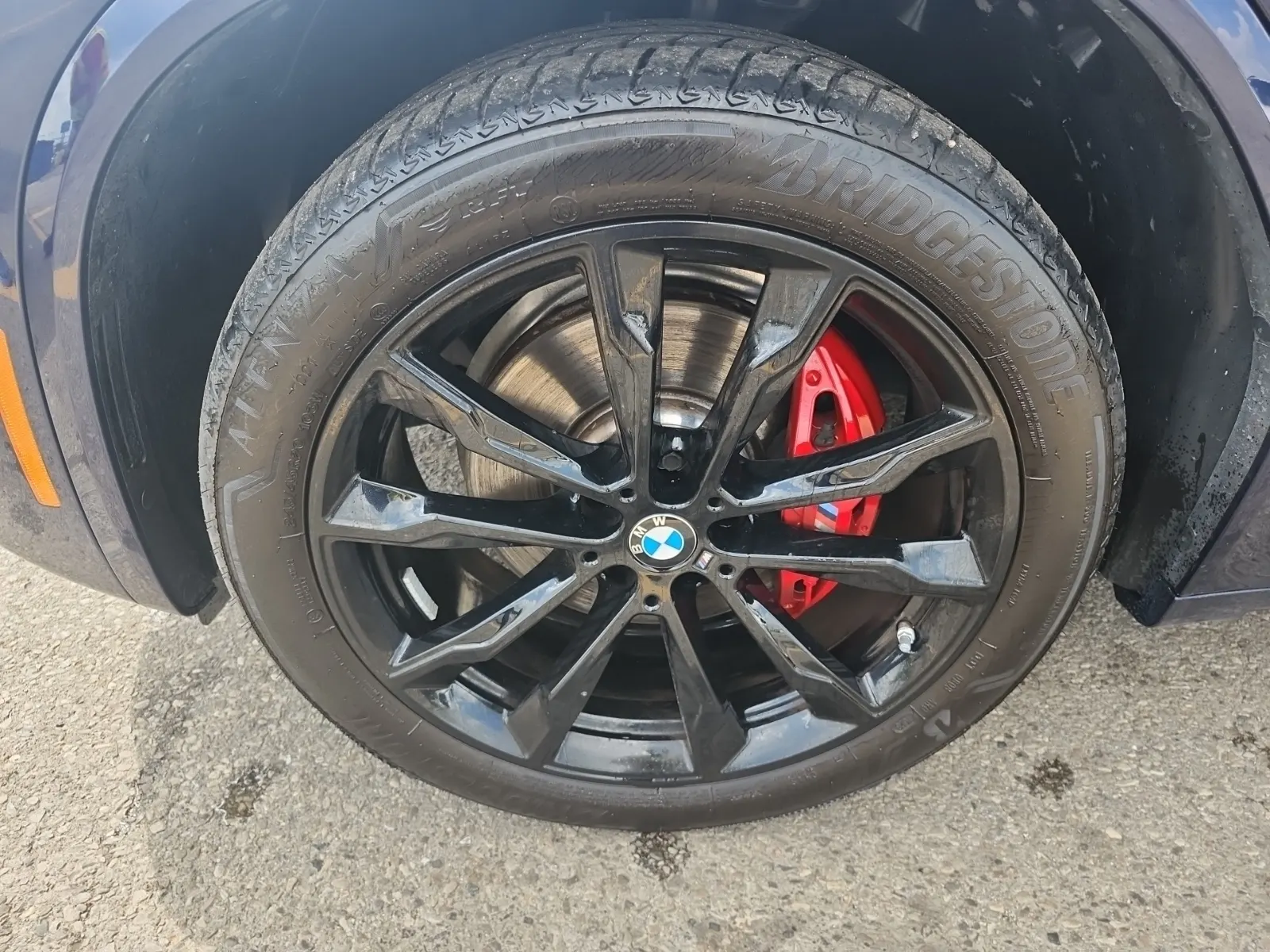 Front driver wheel/tire photo