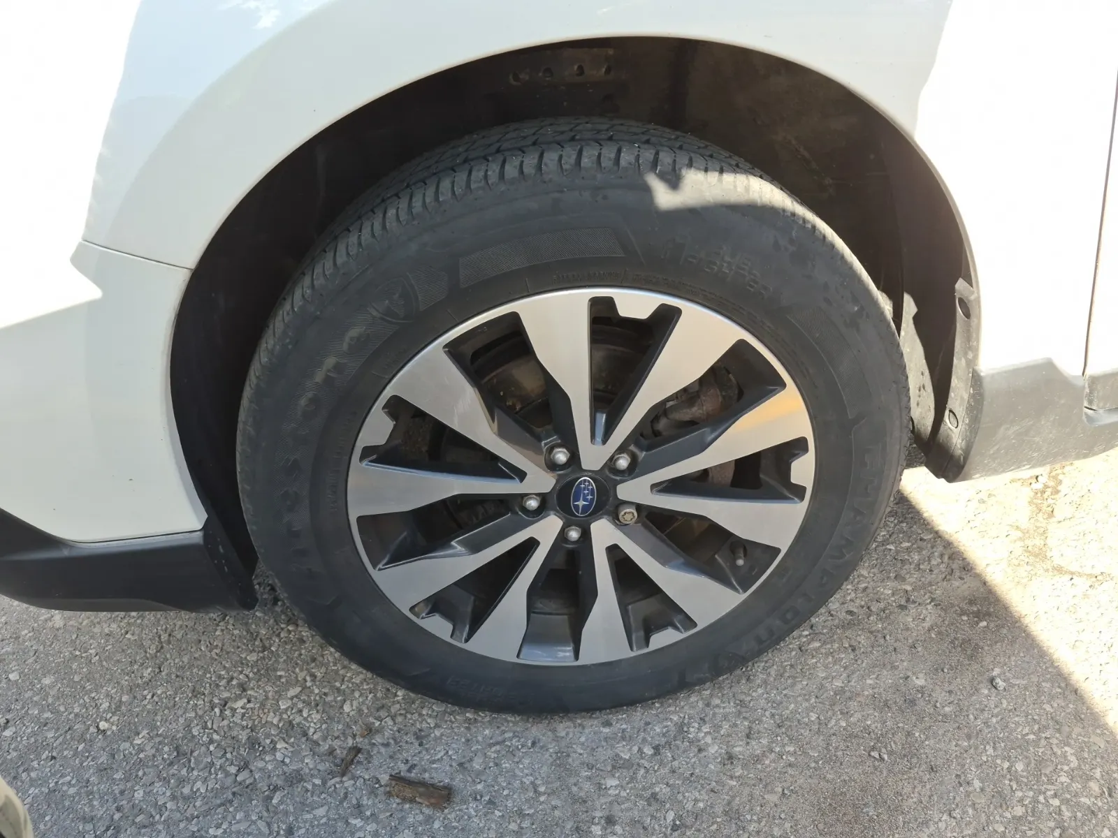 Front driver wheel/tire photo