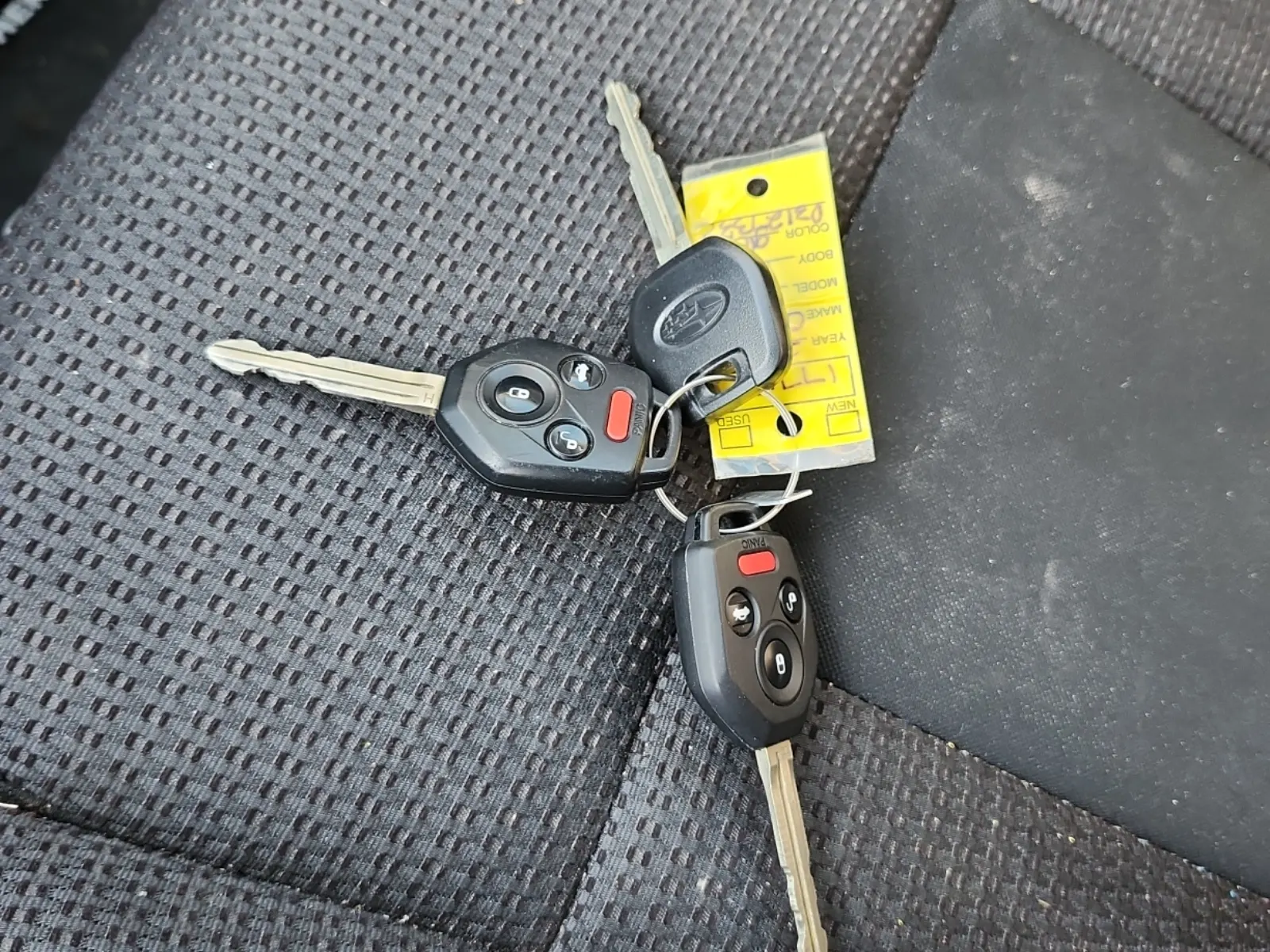 Keys/Fobs/Manual Photo