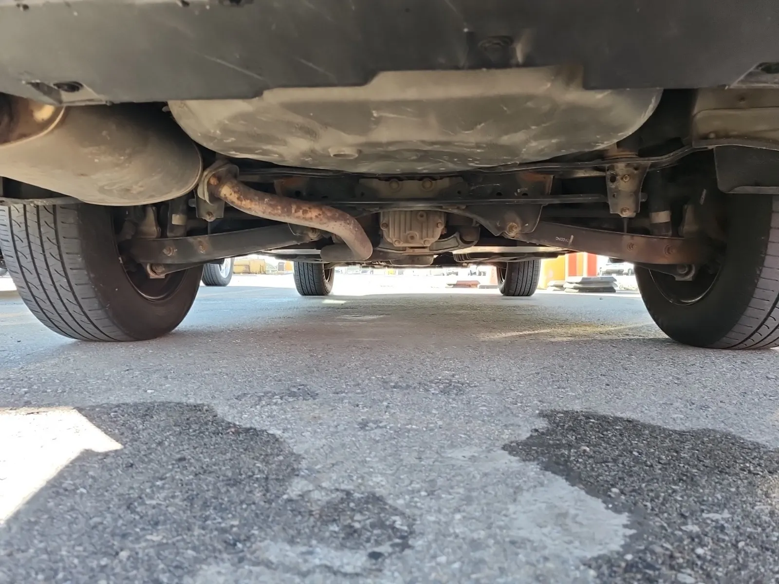 Undercarriage - Rear Photo