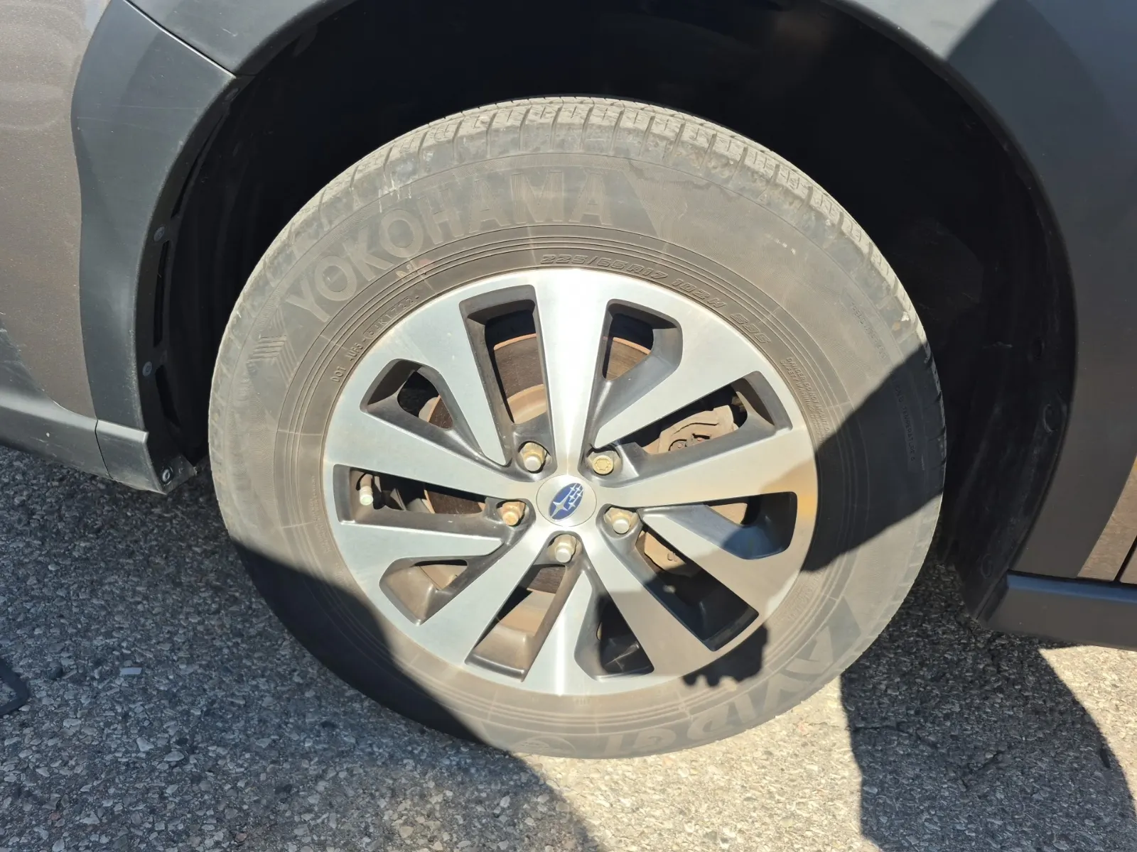 Front driver wheel/tire photo