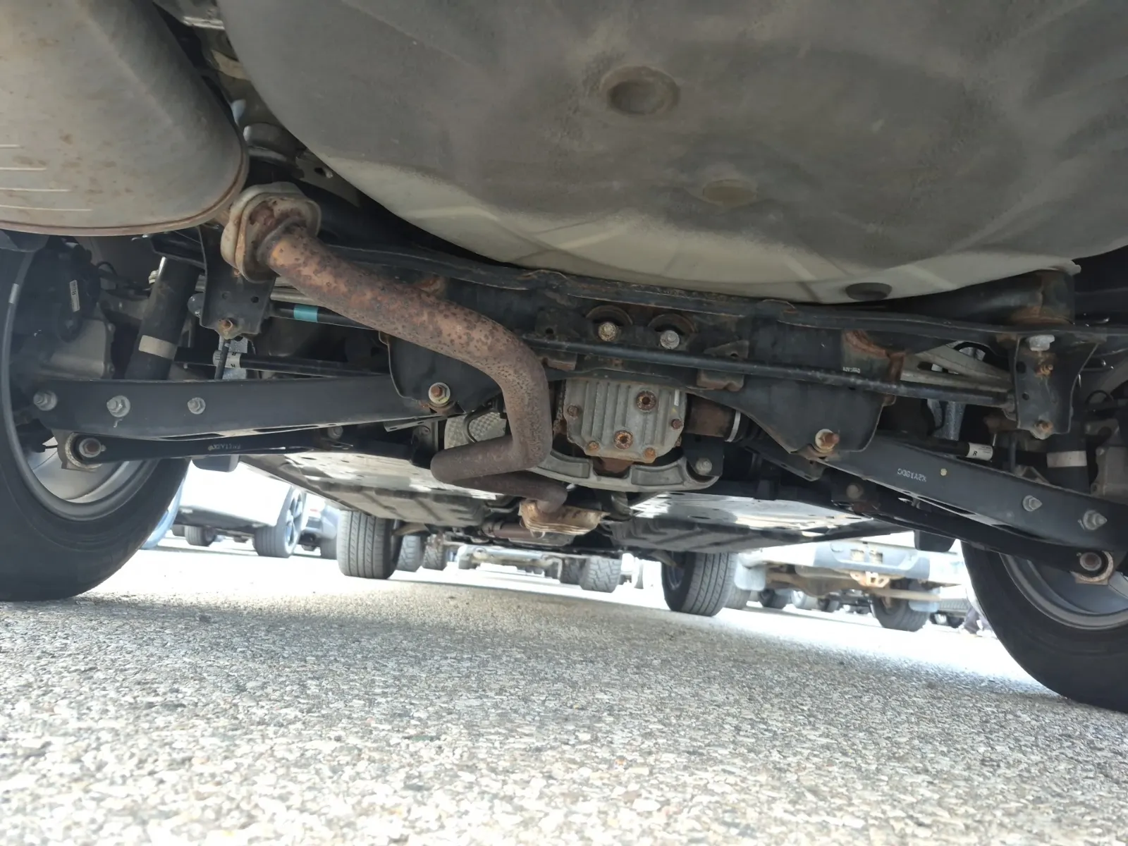 Undercarriage - Rear Photo