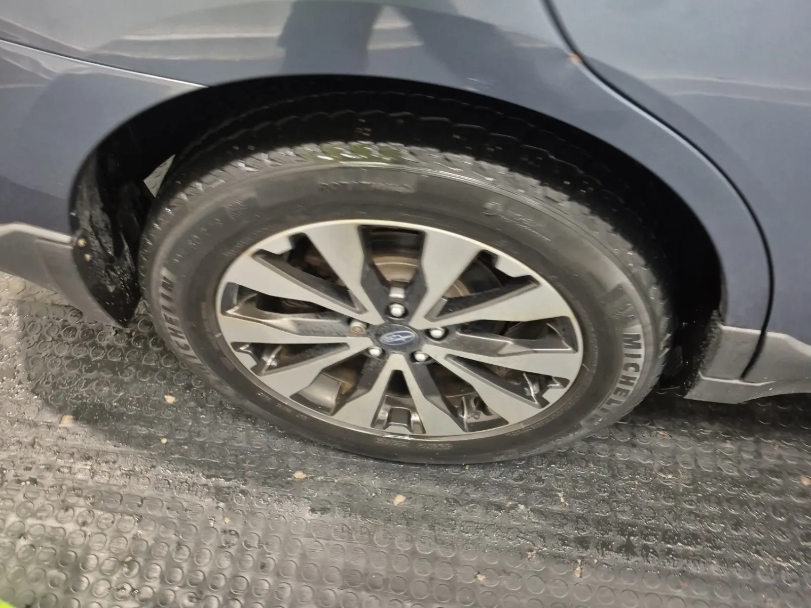 Right Rear Wheel/Tire Photo