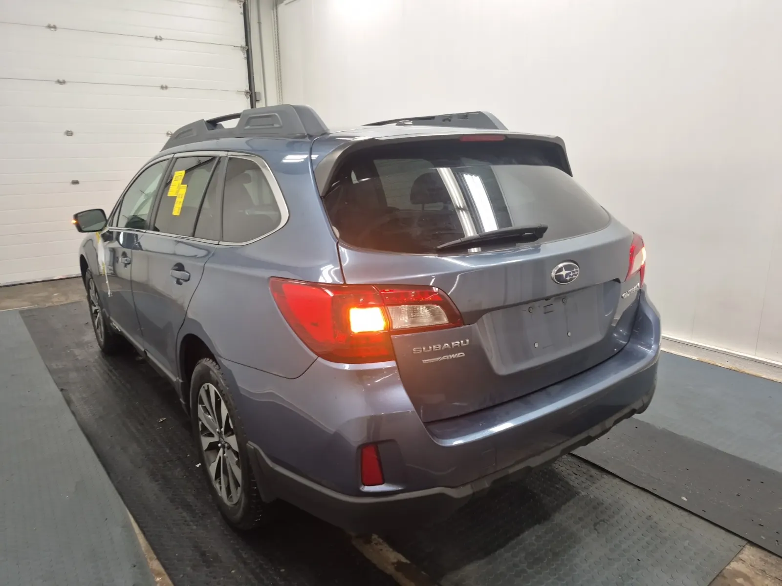 Driver Rear 3/4 Photo
