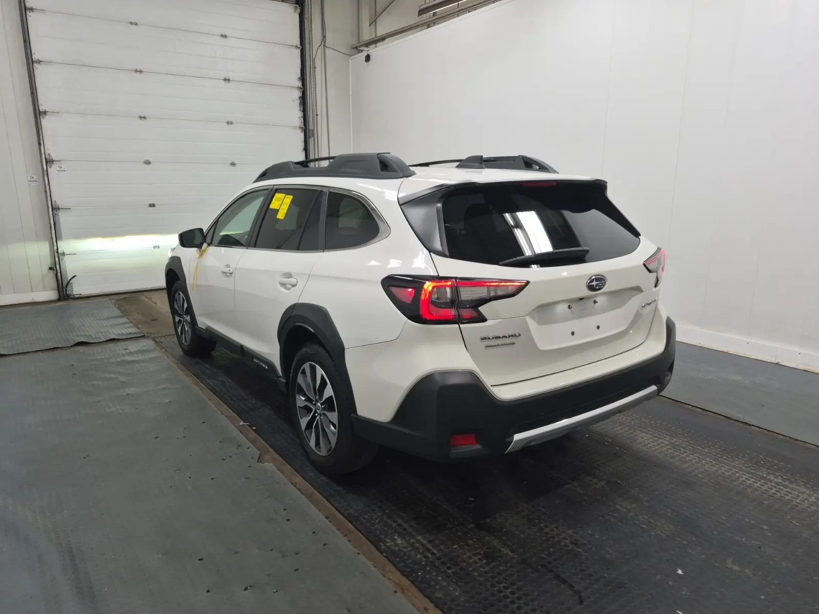 Driver Rear 3/4 Photo