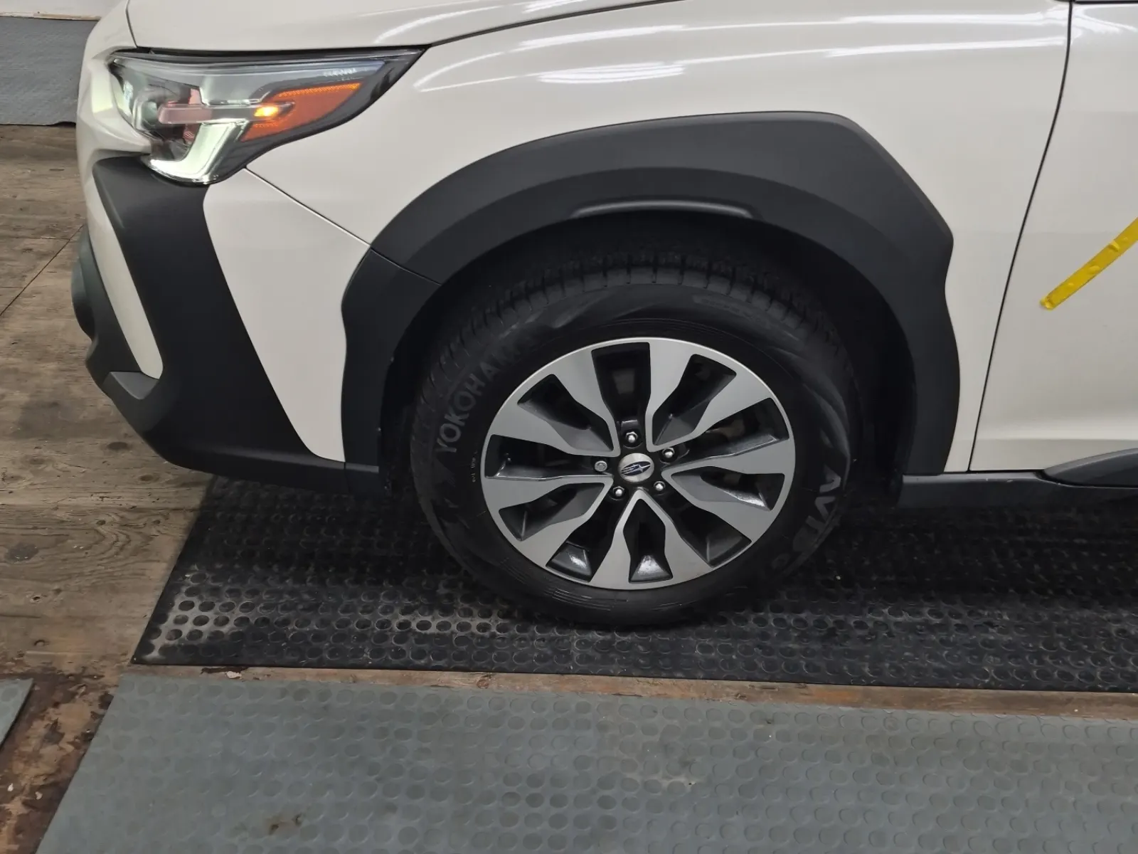 Front driver wheel/tire photo