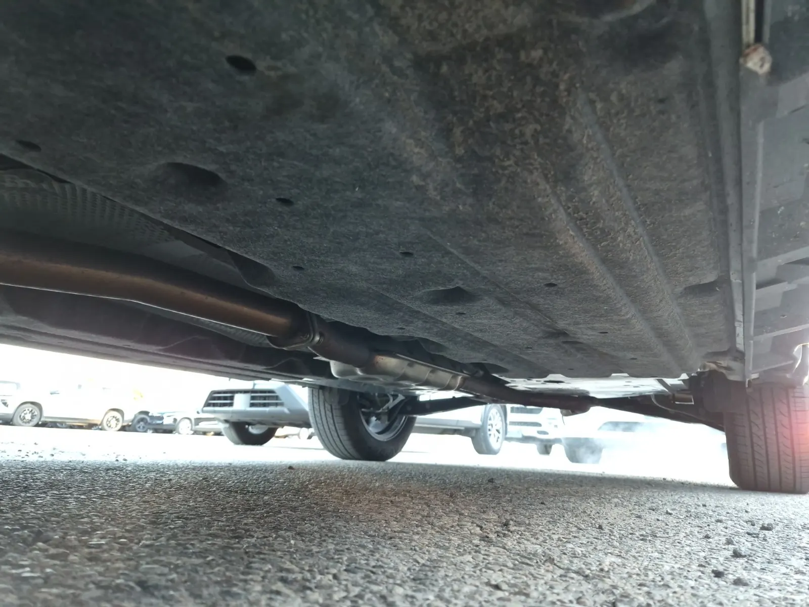 Undercarriage - Driver Photo
