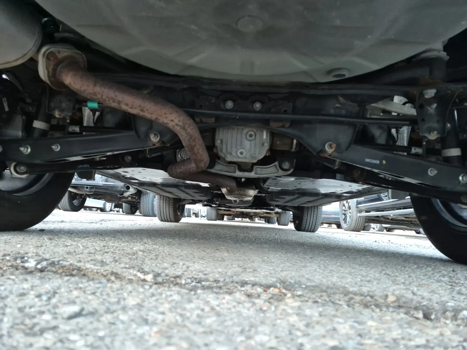Undercarriage - Rear Photo