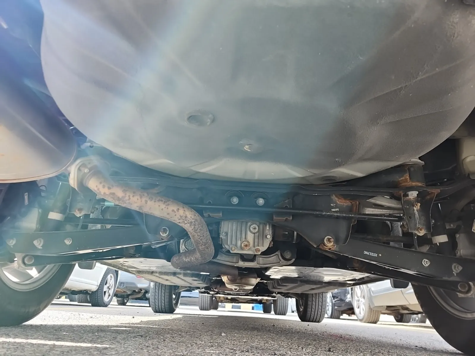 Undercarriage - Rear Photo