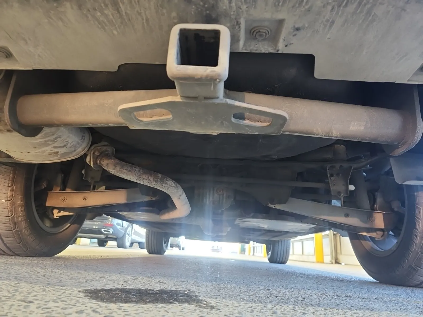 Undercarriage - Rear Photo
