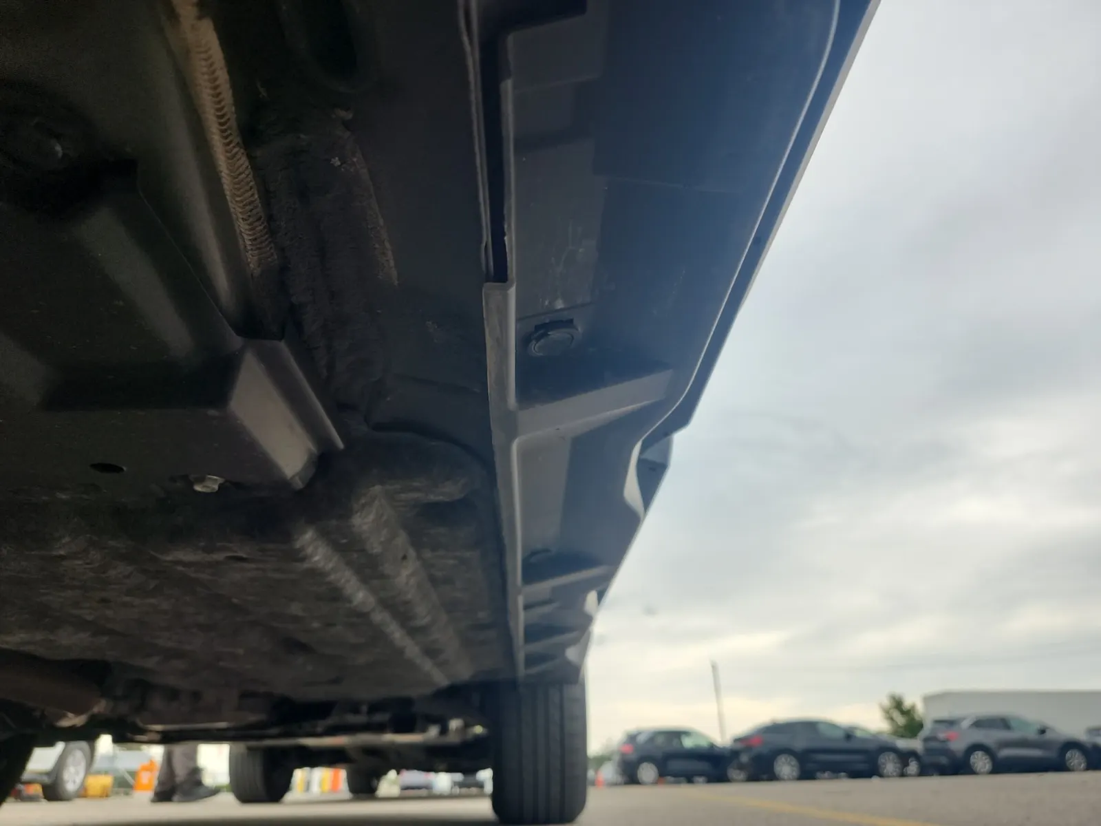 Undercarriage - Passenger Photo
