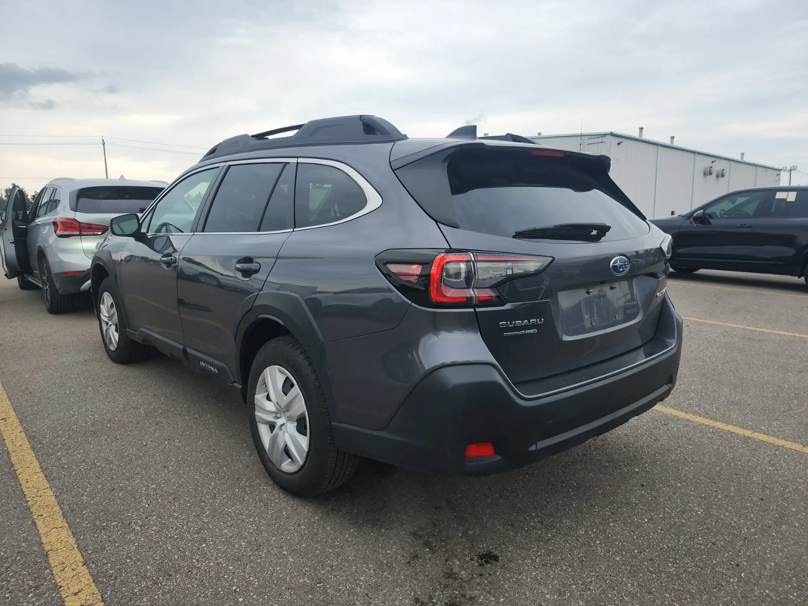 Driver Rear 3/4 Photo