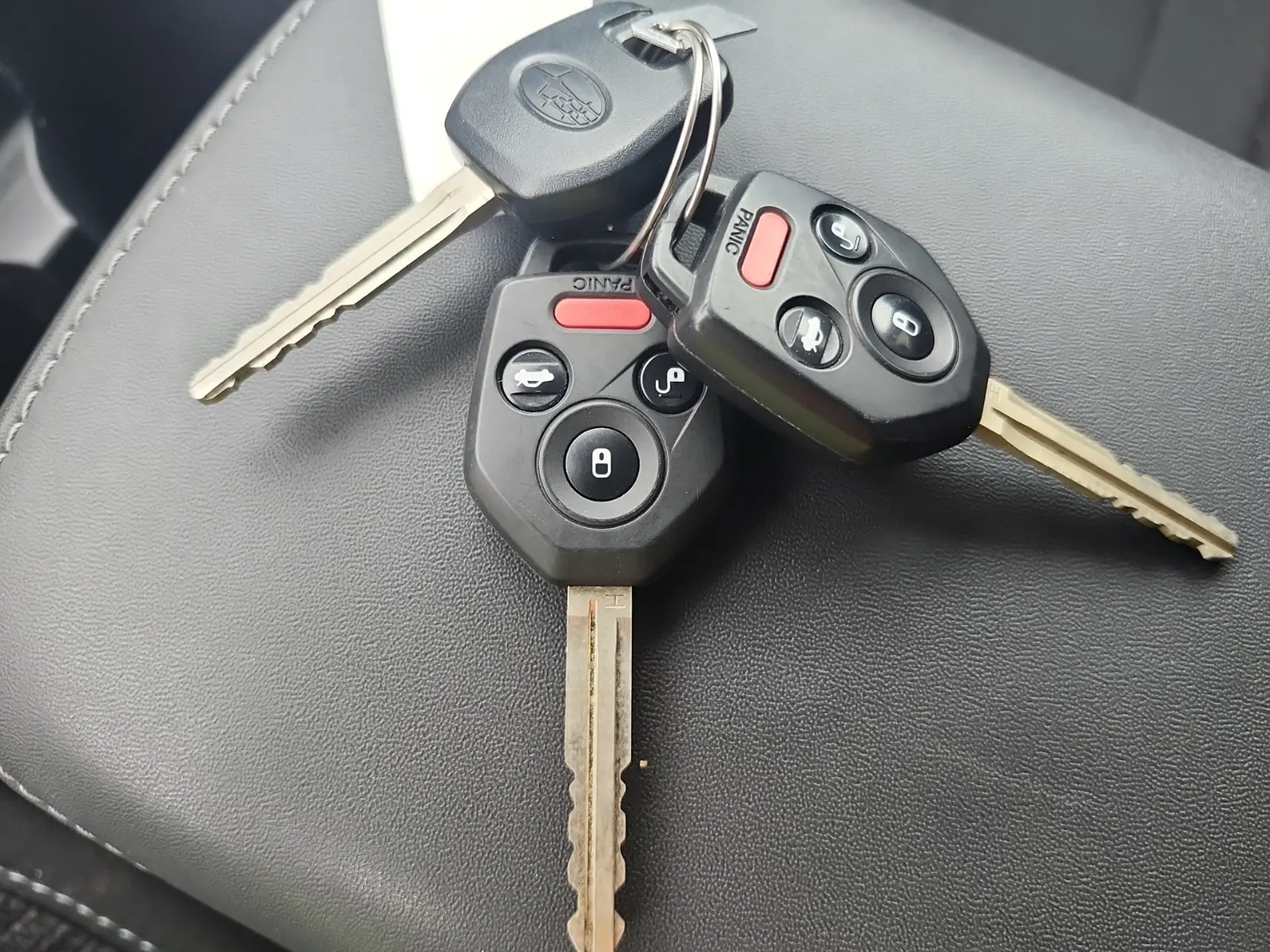 Keys/Fobs/Manual Photo