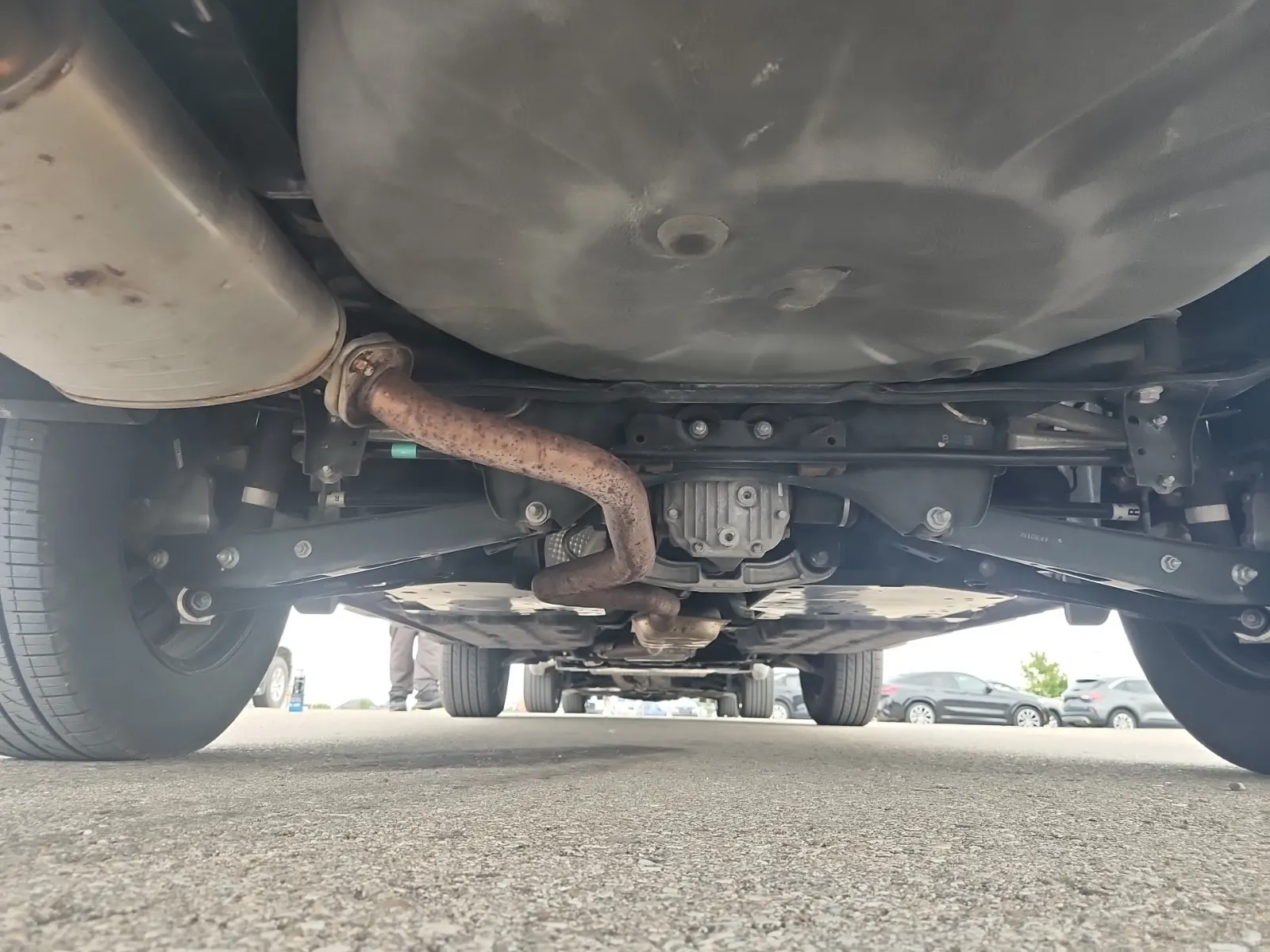 Undercarriage - Rear Photo