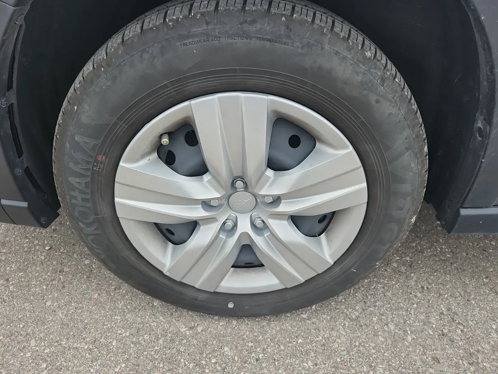 Front driver wheel/tire photo