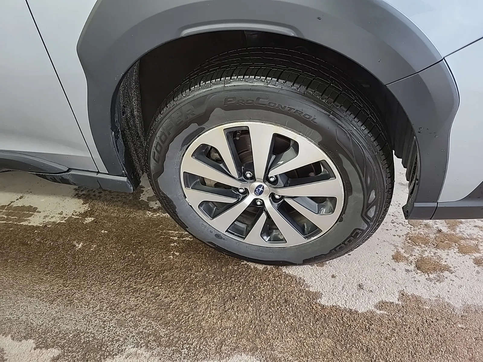 Right Front Wheel/Tire Photo