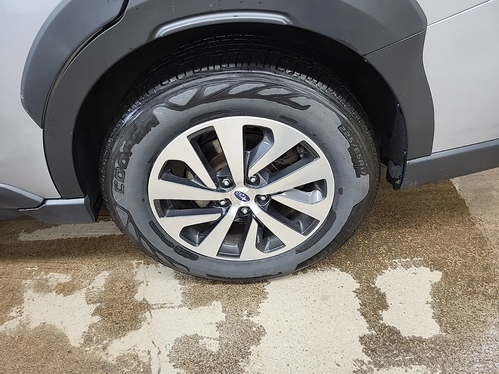 Left Rear Wheel/Tire Photo