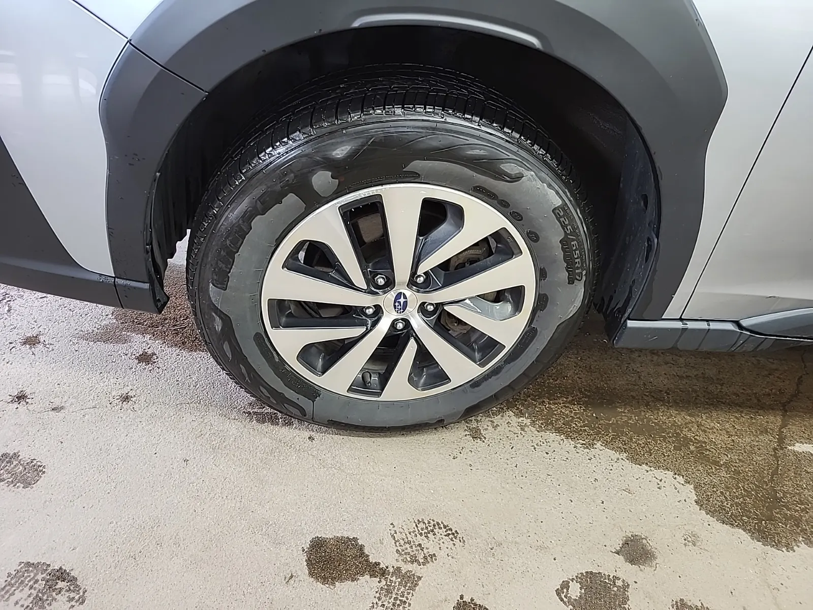 Front driver wheel/tire photo