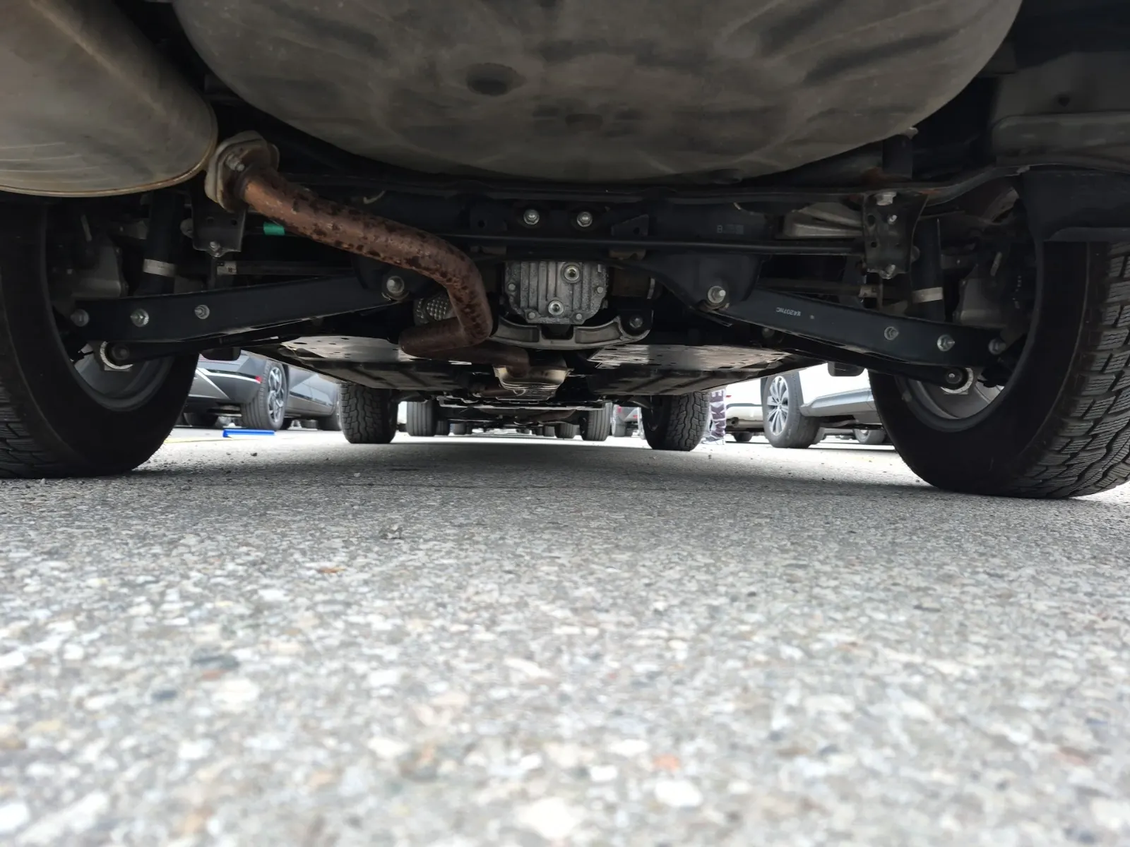 Undercarriage - Rear Photo