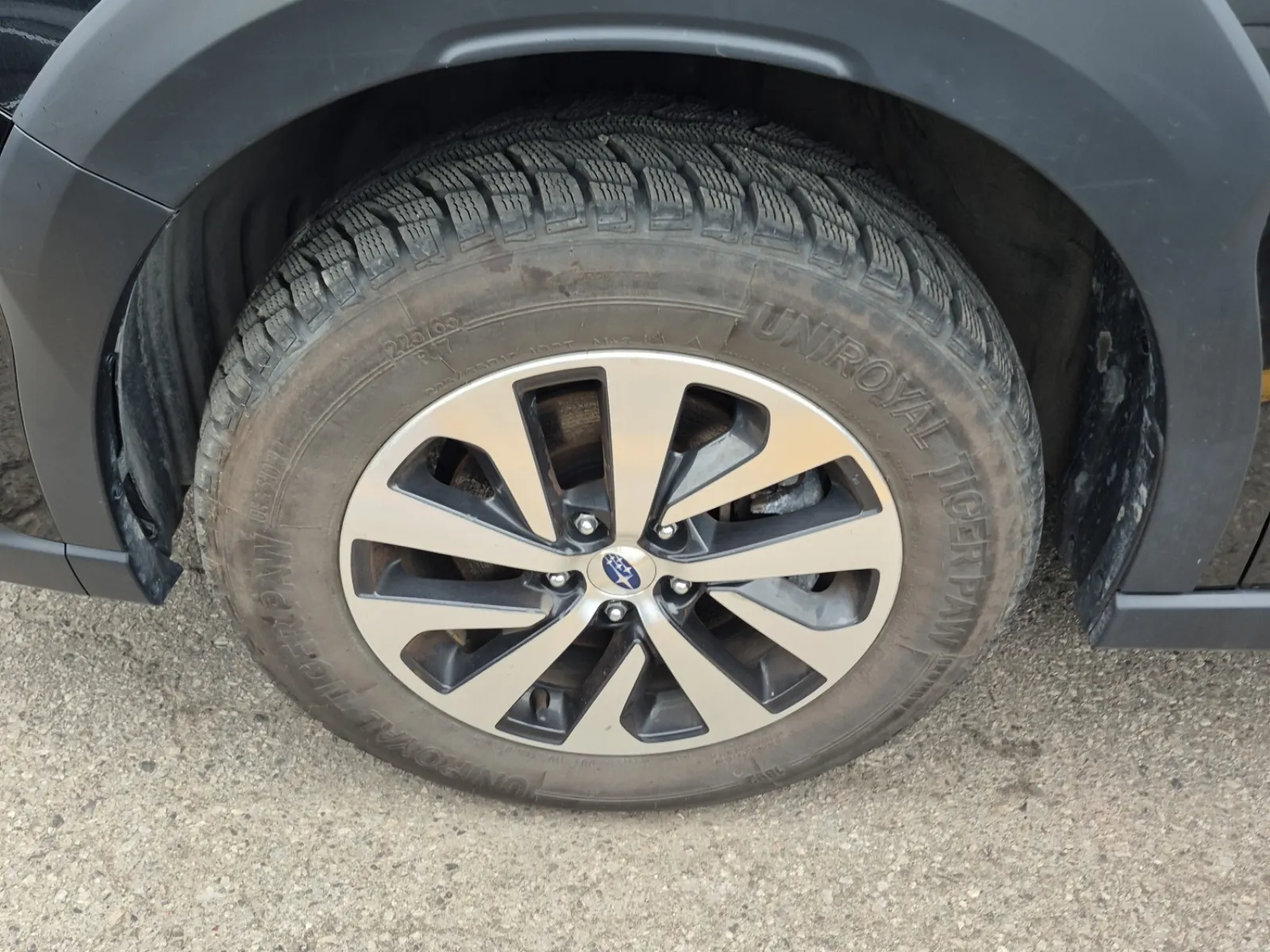 Front driver wheel/tire photo