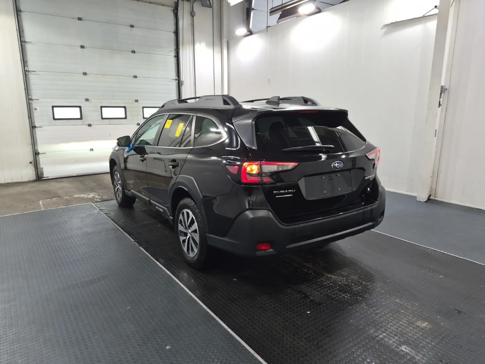 Driver Rear 3/4 Photo