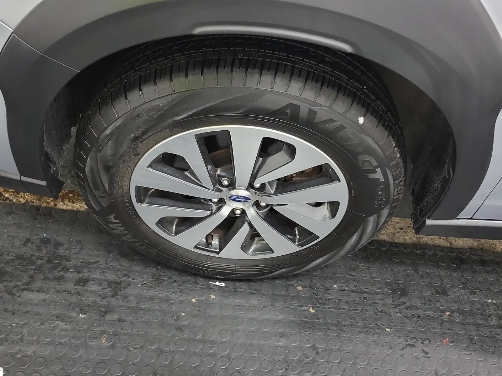 Front driver wheel/tire photo