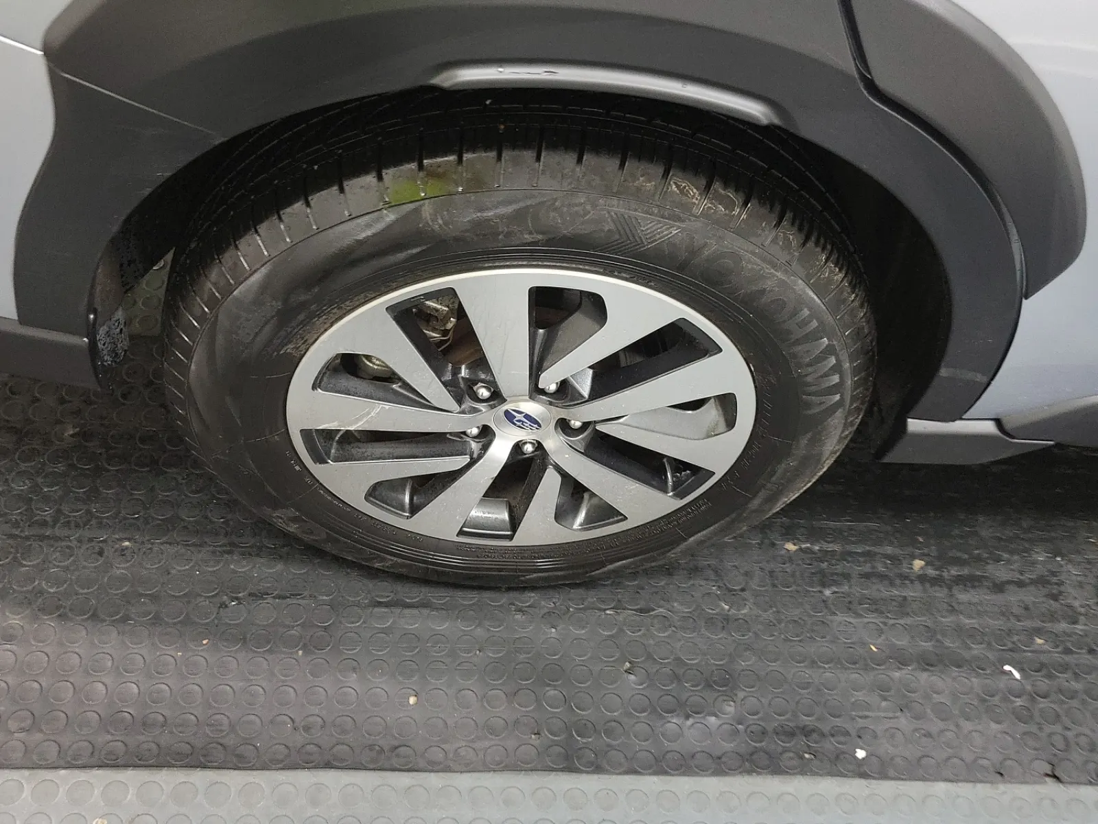 Right Rear Wheel/Tire Photo