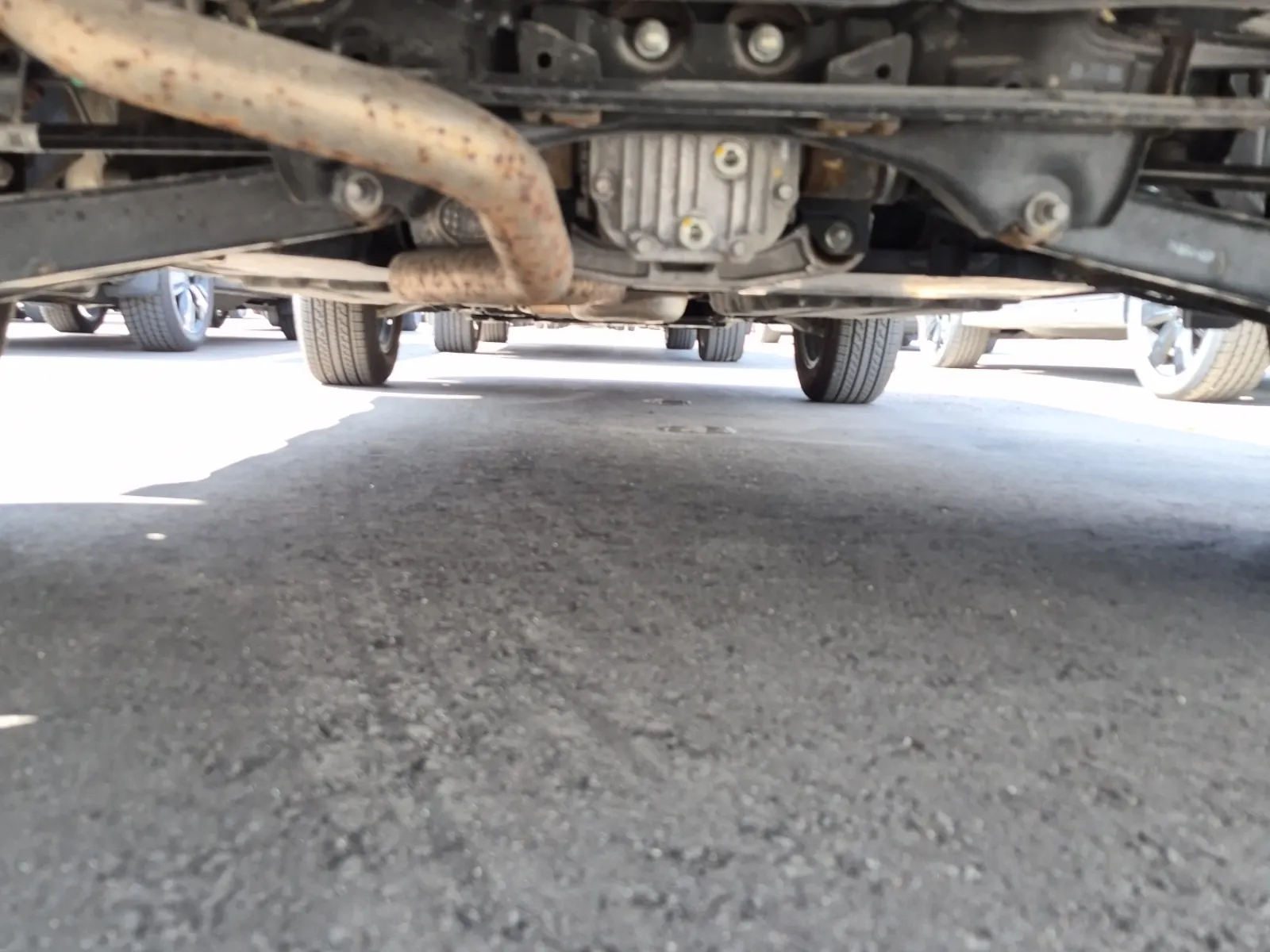 Undercarriage - Rear Photo